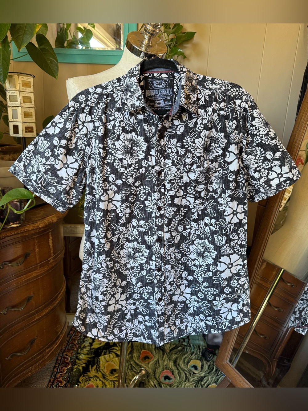 Broken Threads Black/White Floral Button Front Short Sleeve Shirt Men's Size L